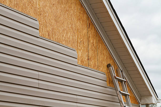 Professional Vinyl Siding technician working in Warsaw, IN